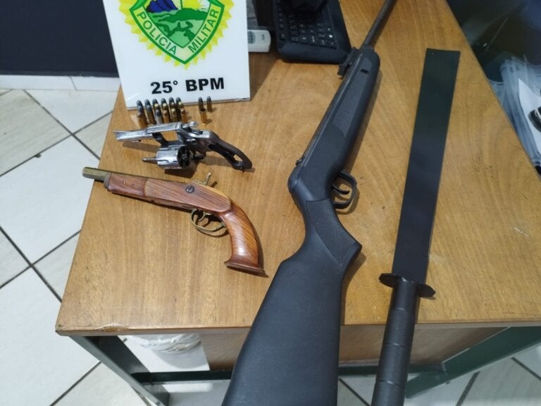 Homem é preso após ameaçar familiares e disparar arma de fogo em Umuarama