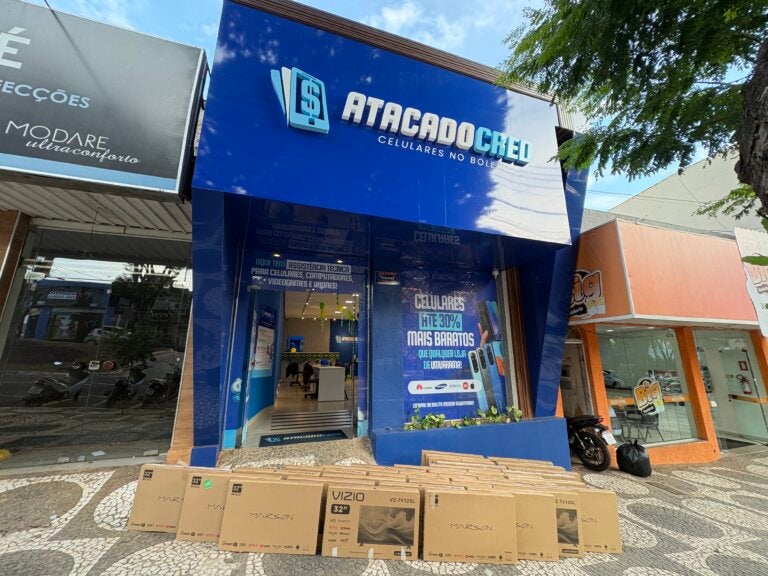 AtacadoCred anuncia TV 32″ por R$ 499 e celulares com preços promocionais nesta sexta