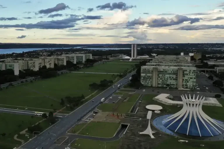Sede dos poderes em Brasília.