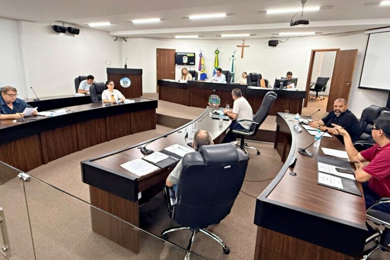 Câmara de Umuarama antecipa sessão devido ao jogo e elege comissão para o recesso