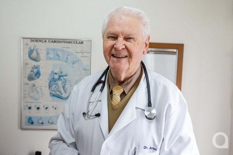 Aos 84 anos, primeiro cardiologista de Umuarama segue atendendo 