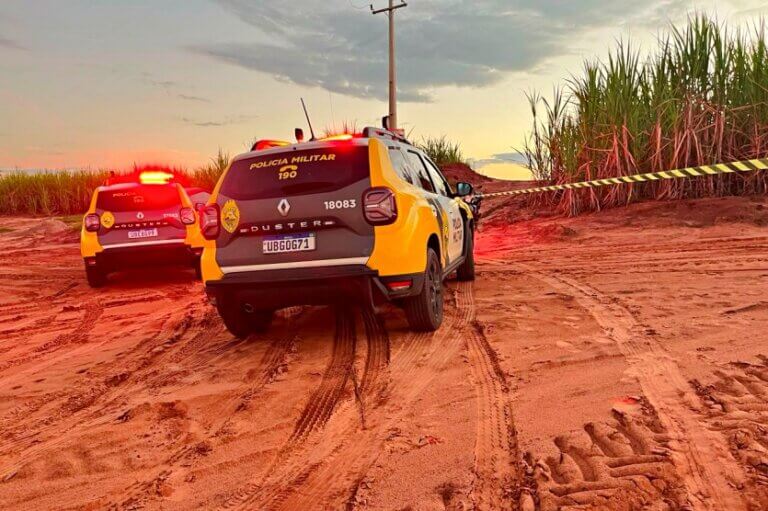 Corpo enrolado em plástico é encontrado em canavial na zona rural de Douradina; com vídeos