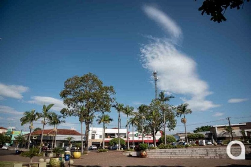 Via pública de Cruzeiro do Oeste.