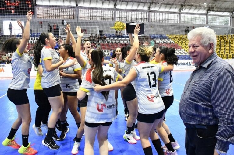 Equipe feminina de handebol de Umuarama conquista o Campeonato Paranaense