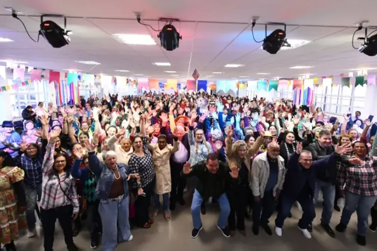 Festa junina reúne 500 participantes do Vida Ativa Melhor Idade em Umuarama