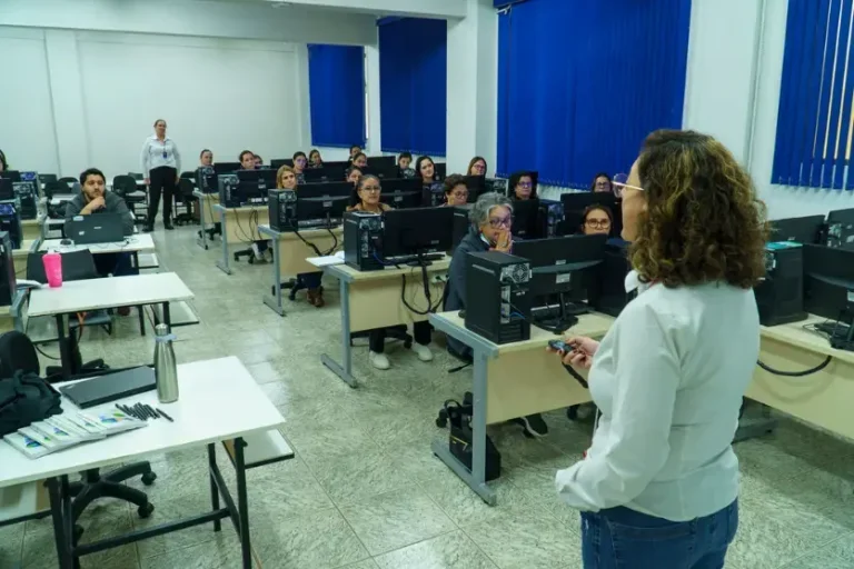 Formação amplia uso de tecnologia nas escolas municipais de Umuarama