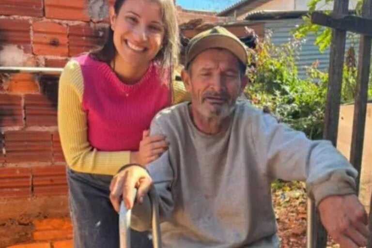 Após resgate dramático nos trilhos, professora se emociona e inicia campanha solidária; vídeo