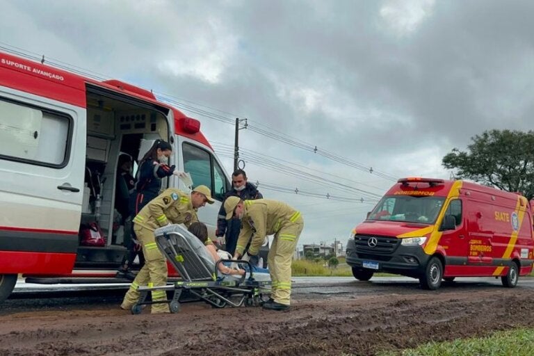 Motociclista sofre dilaceração em dedo e tem suspeita de fratura após queda em Umuarama