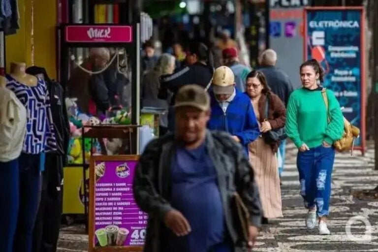 Comércio de Umuarama terá horário estendido neste sábado para atender consumidores