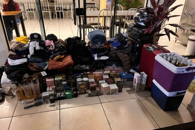 Rotam apreende medicamentos, anabolizantes e mercadorias na PR-323 em Umuarama