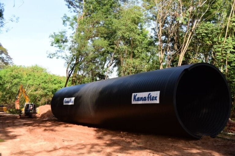 Primeiro tubo da megaobra contra alagamentos chega a Umuarama; com vídeo