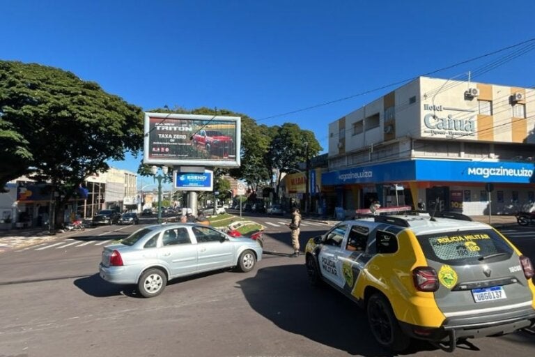 Motociclista fica ferido após colisão em cruzamento no centro de Umuarama