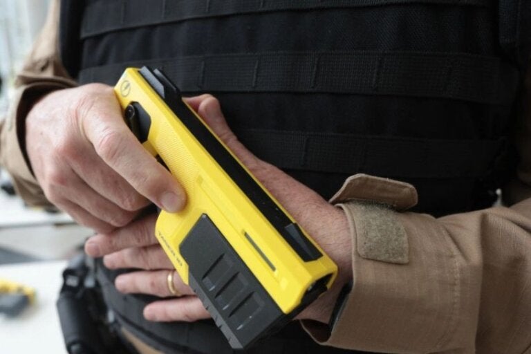PM usa taser para conter homem em surto psicótico em Umuarama