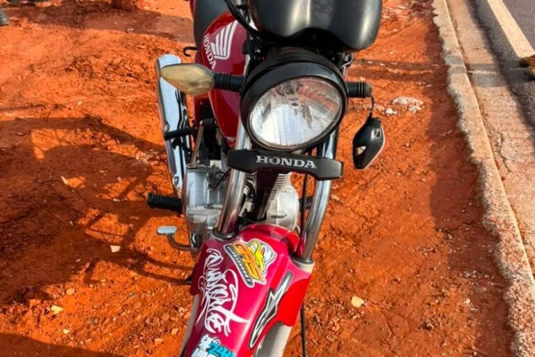 Motociclista fica ferido após colisão com caminhonete em avenida de Umuarama