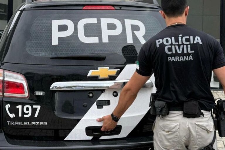 Mulher é presa por furto qualificado, corrupção de menor e mordida em policial