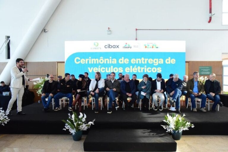 Em Umuarama, Itaipu entrega 72 veículos e anuncia R$ 42 milhões para 23 municípios