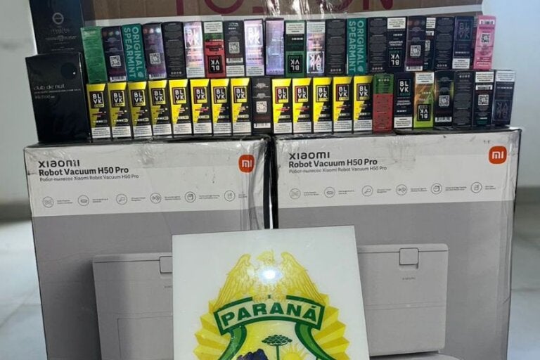 Rotam apreende eletrônicos, cosméticos e medicamentos na PR-323, em Umuarama