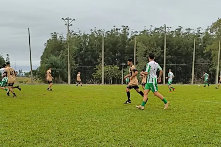 Tarja Preta vence o líder e acirra disputa por vagas no Ranking de Futebol Suíço