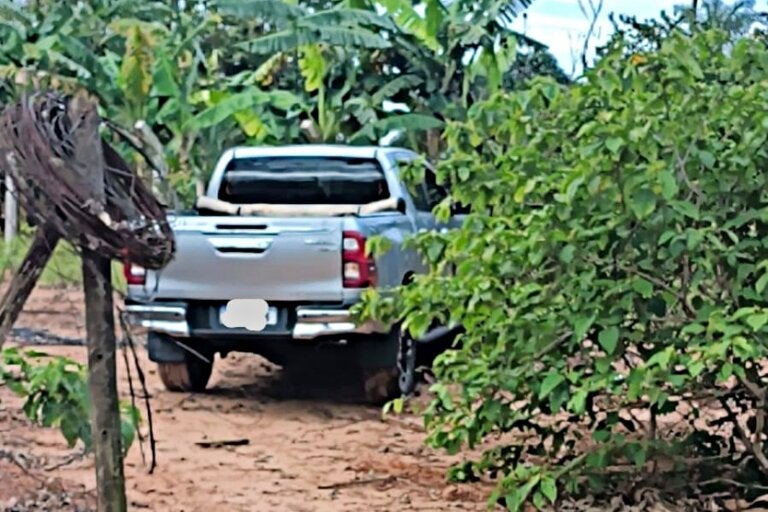 Hilux furtada perto de hospital de Umuarama é localizada na Estrada Canelinha