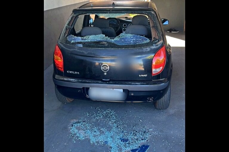 Icaraíma: Comerciante encontra carro danificado por disparo de arma de fogo na garagem