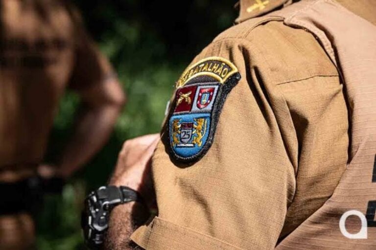 Policiais militares em Umuarama.