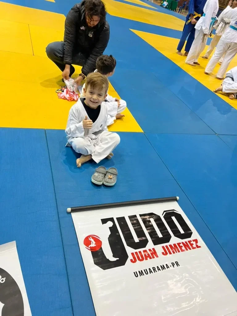 Judocas da Associação Juan Jimenez conquistam 22 medalhas no regional de Campo Mourão