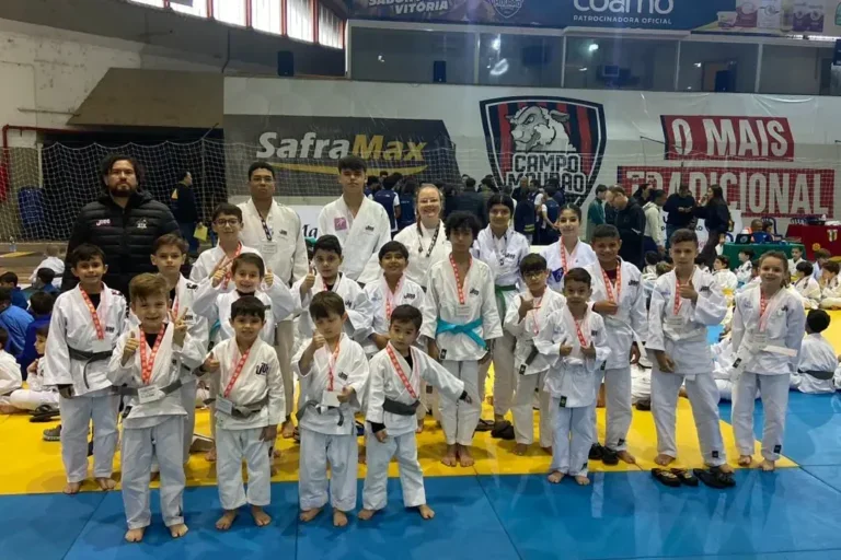 Judocas da Associação Juan Jimenez conquistam 22 medalhas no regional de Campo Mourão