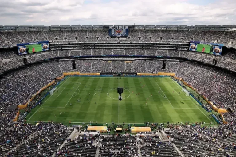 Estádio de futebol.