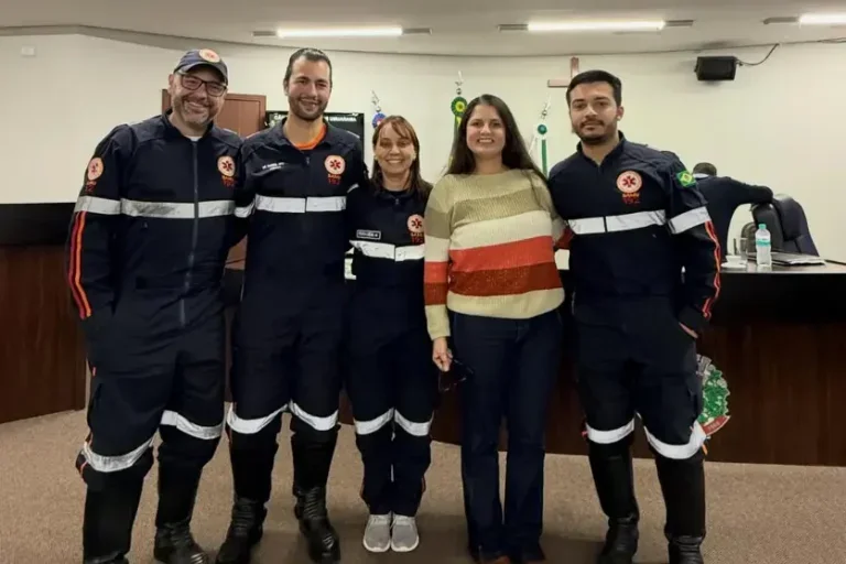Câmara de Umuarama homenageia equipes do Samu por atendimento na PR-182