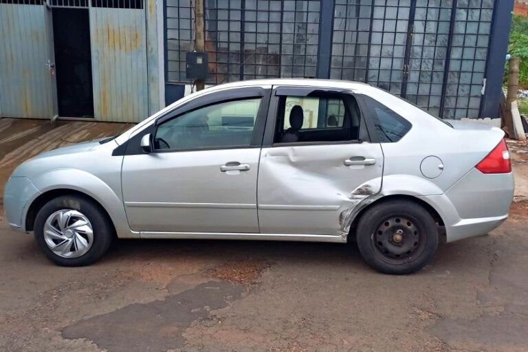 Motociclista fica ferido ao se envolver em colisão contra carro em Umuarama