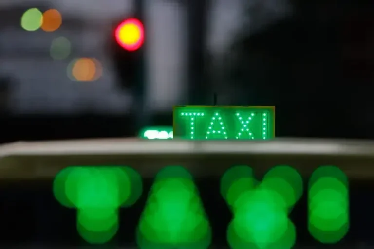 Motoristas de app e taxistas já podem solicitar financiamento de veículos pelo Move Brasil