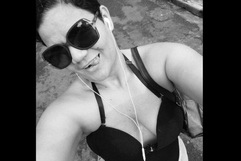 Identificada mulher encontrada morta com duas facas cravadas no pescoço em Perobal