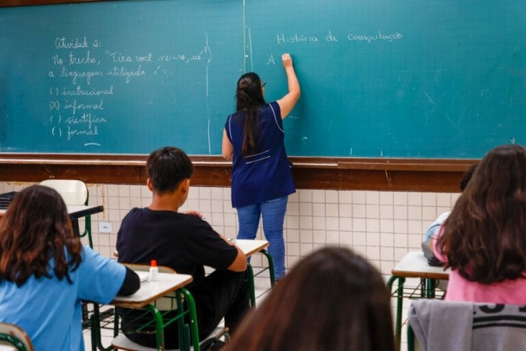 Governo do Paraná nomeia 917 professores aprovados em concurso para a rede estadual