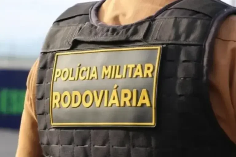 Jovem morre e outro fica gravemente ferido após capotamento na PR-218