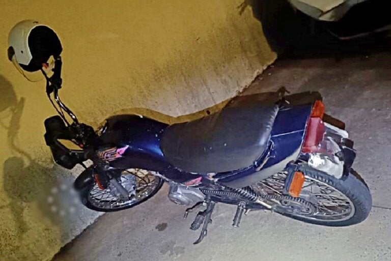 Policiais flagram adolescente conduzindo moto barulhenta e com débitos em Umuarama