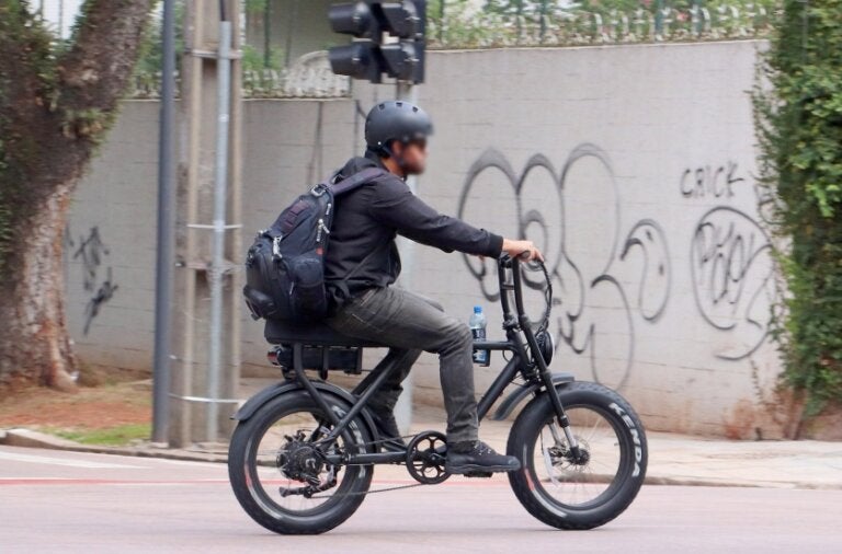 Projeto de lei na Câmara cria regras para bicicletas elétricas e exige cadastro e capacete