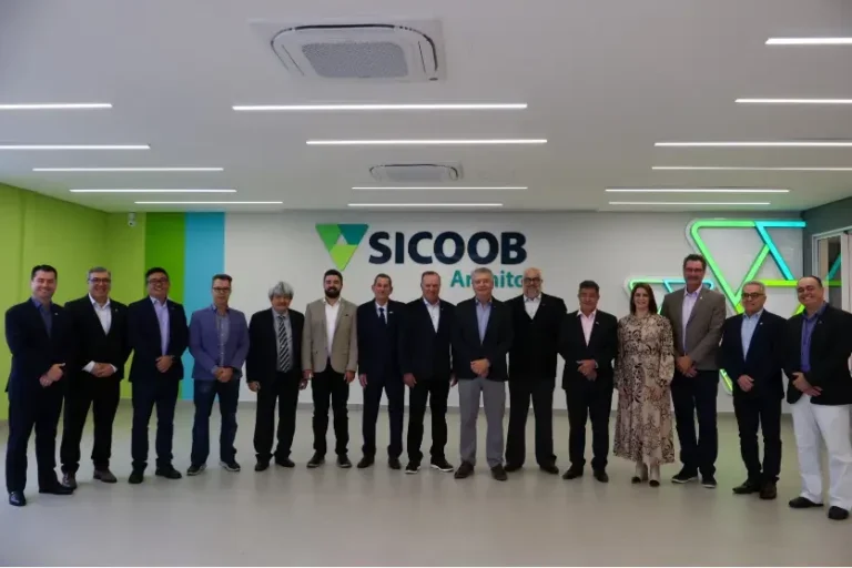 Sicoob Arenito empossa nova gestão para o mandato 2026/2029