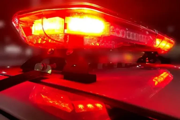 Homem é agredido pelo primo em frente a um condomínio em Umuarama