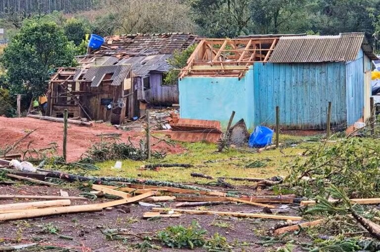 Análise do Simepar confirmará se tornado atingiu cidade do Paraná no domingo