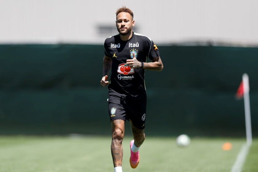Neymar durante treino da seleção brasileira.