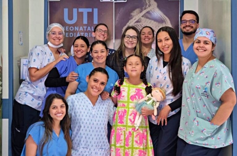 Umuarama: Menina Laura recebe alta médica e segue recuperação em casa