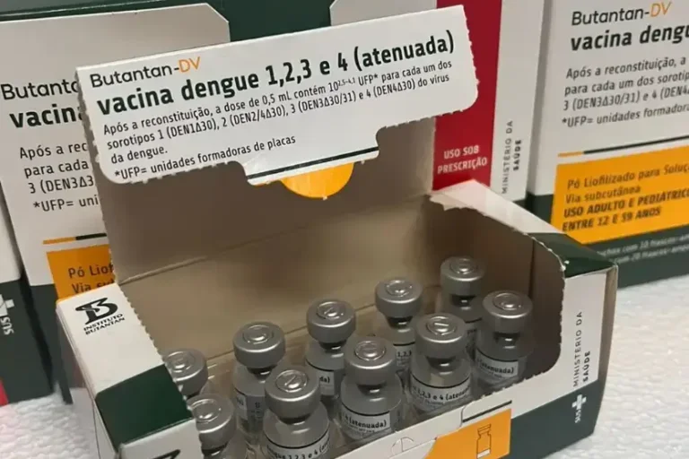 Ministério da Saúde suspende vacina contra dengue após registro de casos graves