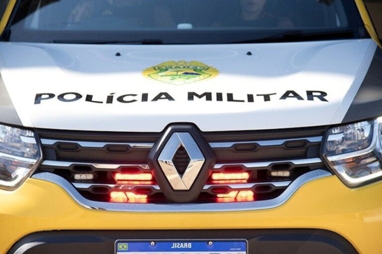 Viatura da PM vista pela frente.