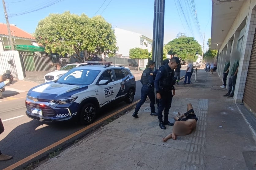 Guarda Municipal durante atendimento a tentativa falha de furto em Maringá.