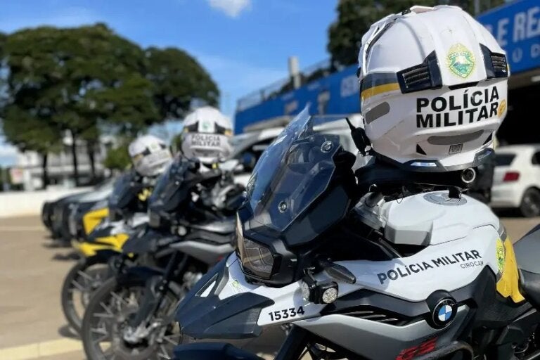 Foto de viaturas e equipes da Polícia Militar.