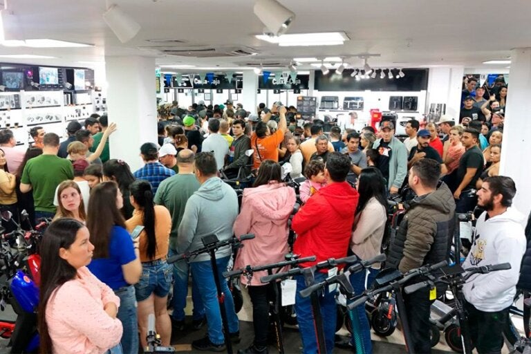 Clientes na LG Importados em Salto del Guairá.