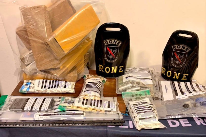 Drogas apreendidas durante a ocorrência de confronto com a Rone em Umuarama.