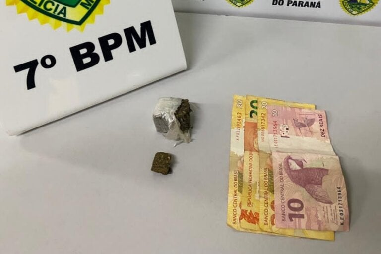 Porção de maconha apreendida pela PM em Cruzeiro do Oeste.