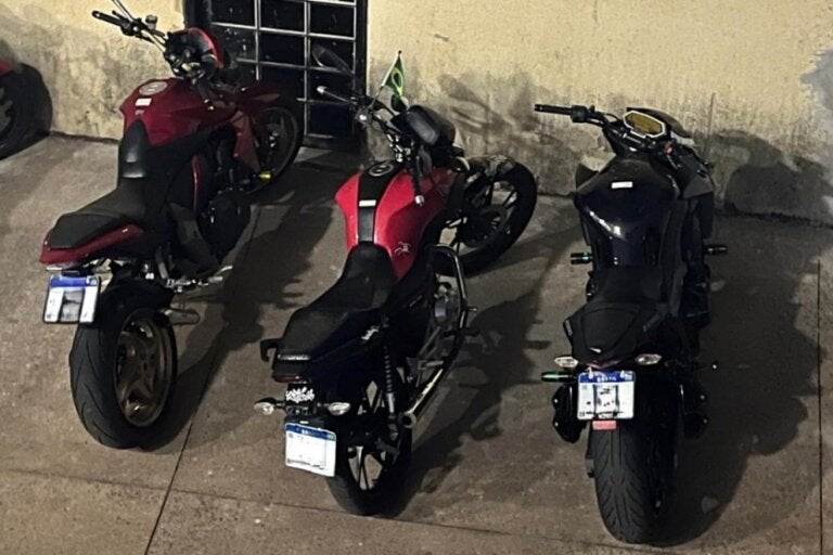 Três motocicletas apreendias em Umuarama.