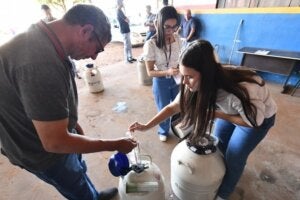 Secretaria de Agricultura se preparando para entregar sêmen bovino a produtores.